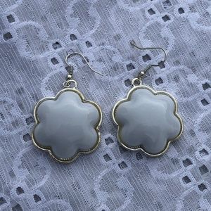 Adorable Flower Dangle Pierced Earrings